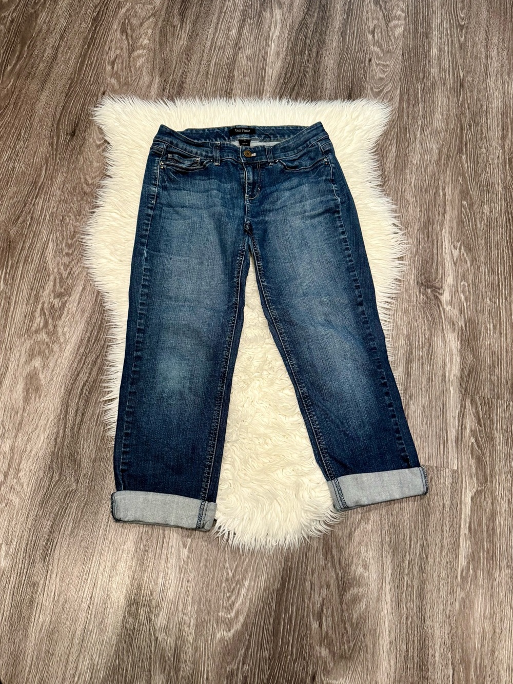 White House Black Market Contour Size 6 Crop Leg